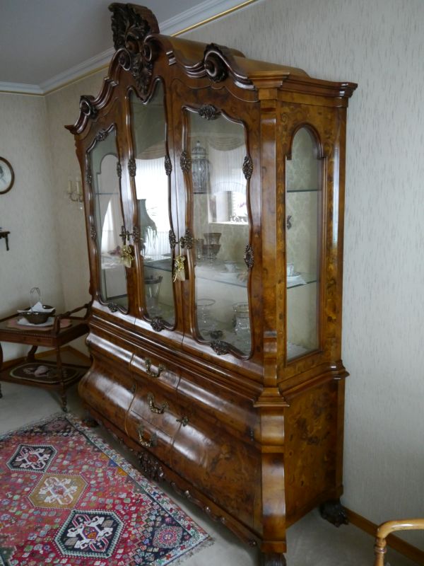 Große Braune Vitrine mit Glasböden - Original Antike Möbel