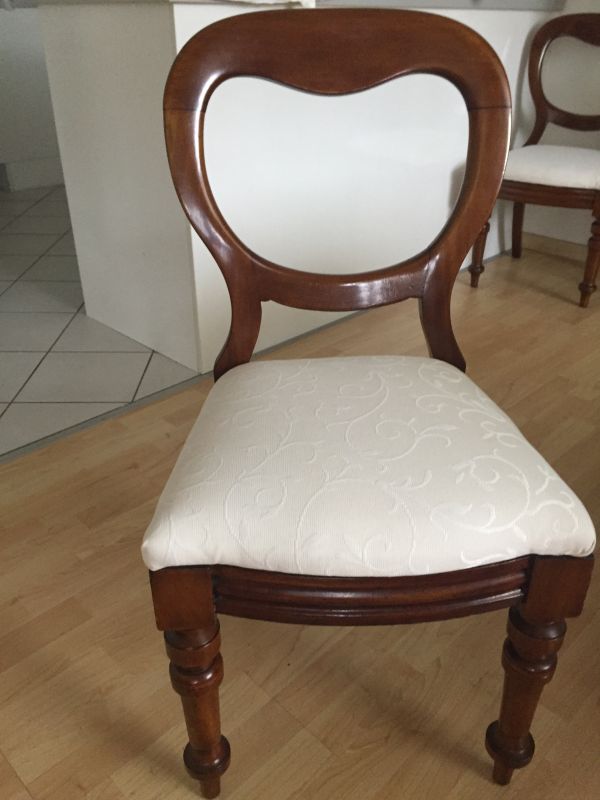 Braunes Esszimmerset mit Drei Stühlen - Original Antike Möbel