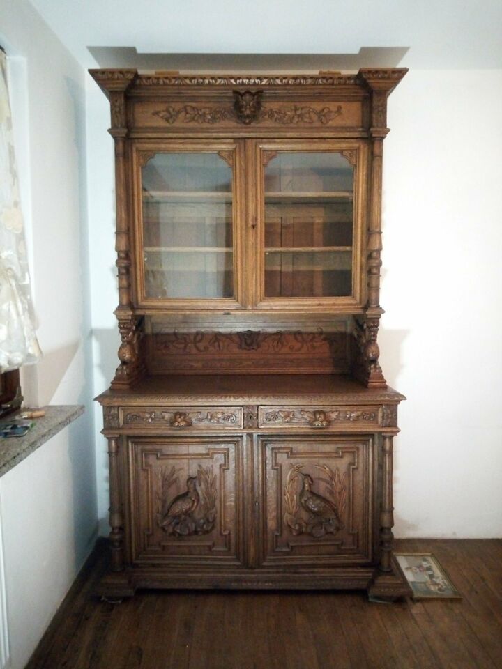 Braune Kredenz mit Glastüren Original Antike Möbel